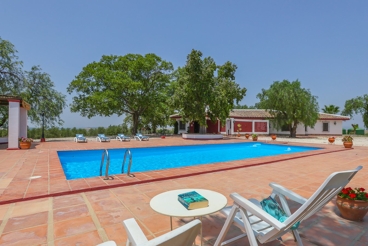 Ferienhaus mit Schwimmbad und Grill in La Campana.