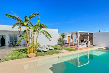 Casa rural con piscina y barbacoa en Conil de la Frontera.