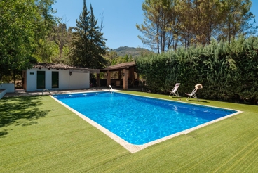 Holiday home with pool and barbecue in Mogón