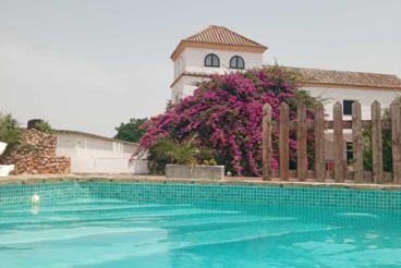 Vakantiehuis met zwembad en tuin in Carmona