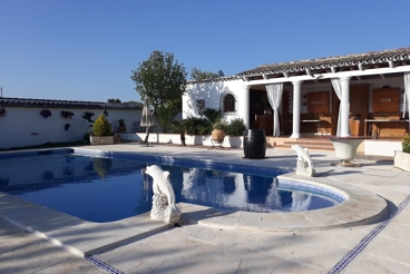 Holiday home with pool and barbecue in La Guijarrosa