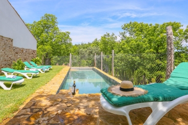 Casa rural con piscina y barbacoa en Jabugo