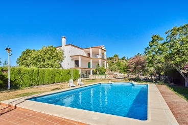 Casa Rural con barbacoa y piscina en Olvera