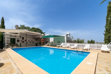 Casa Rural cerca de la playa con barbacoa y piscina en Villanueva de Algaidas