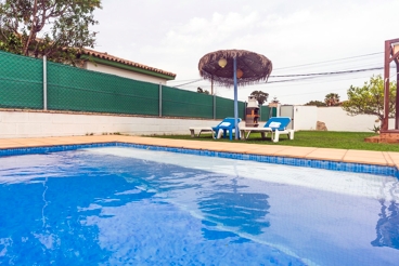 Vakantiehuis met zwembad en tuin in Chiclana de la Frontera