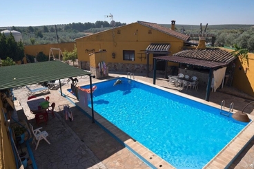 Holiday home with swimming pool and barbecue in Palenciana