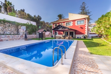Vakantiehuis met zwembad en barbecue in Rincón de la Victoria