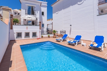Light-filled holiday home with private pool and terrace near Nerja