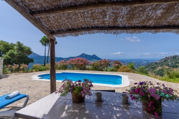 Casa Rural con piscina y jardín en Gaucín