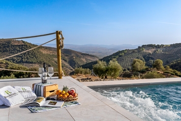 Casa con magnífica piscina con vistas a las montañas cerca de Montefrío