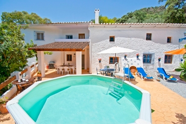 Casa Rural cerca de la playa con piscina y jardín en Comares para 6 personas
