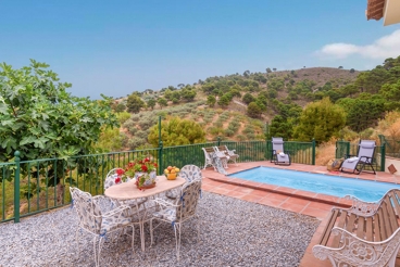 Casa Rural con barbacoa y piscina en Canillas de Albaida