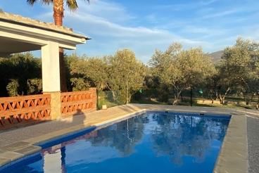 Casa rural con piscina próxima a Sierra Nevada, en Órgiva