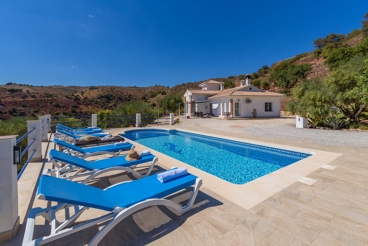 Villa avec barbecue et piscine à Almogía