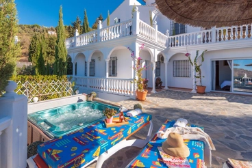 Casa rural con piscina climatizada y Jacuzzi con vistas a las montañas