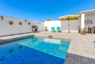 Modern holiday home 3 km from the nearest beach in Nerja