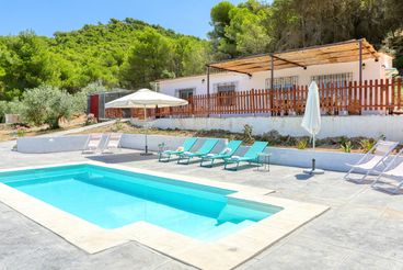 Ferienhaus mit Grill und Swimming Pool in Yunquera