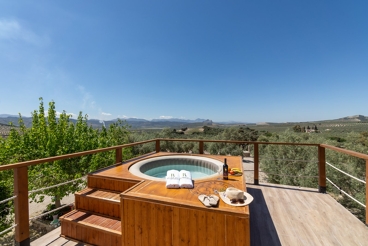 Holiday Home with Wifi and jacuzzi in Archidona