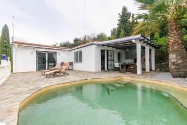 Casa Rural cerca de la playa con piscina y barbacoa en Cómpeta