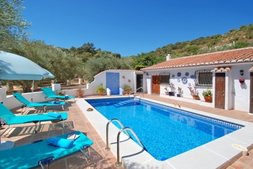 Villa avec wifi et piscine à Comares