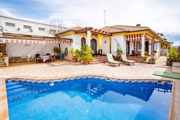 Vakantiehuis met tuin en zwembad in El Padul