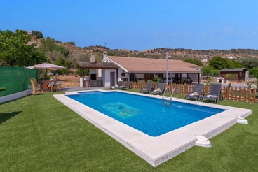 Maison de vacances avec piscine et barbecue à Comares