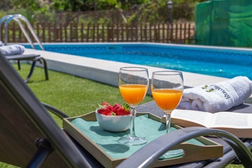 Maison de vacances avec piscine et barbecue à Comares