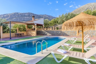 Maison de vacances avec barbecue et piscine à Valle de Abdalajís