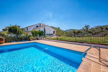 Maison de vacances avec barbecue et piscine à Casabermeja pour 15 personnes