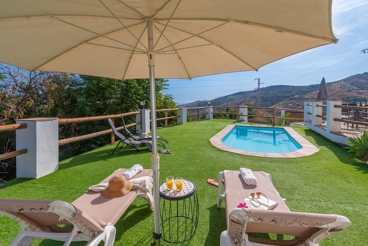 Vakantiehuis met openhaard en zwembad in Frigiliana