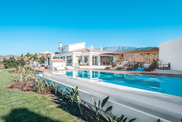 Vakantiehuis dicht bij het strand met zwembad en tuin in Motril