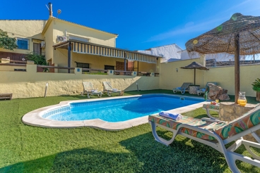 Ferienhaus mit Wlan und Swimming Pool in Lucena