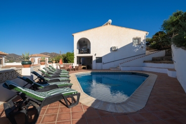 Vakantiehuis dicht bij het strand met Wifi en barbecue in Nerja