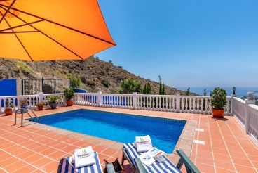 Holiday home with barbecue and swimming pool in Almuñécar