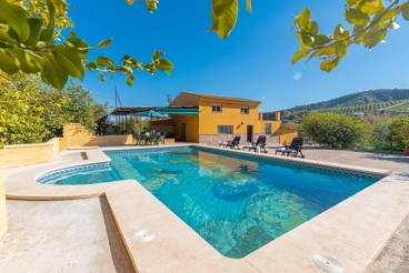 Villa avec piscine et barbecue à Álora