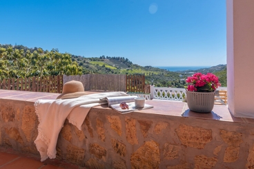 Maison de vacances avec piscine, barbecue et vue sur la mer à Frigiliana