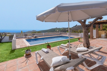 Holiday Home near the beach with swimming pool and fireplace in Frigiliana