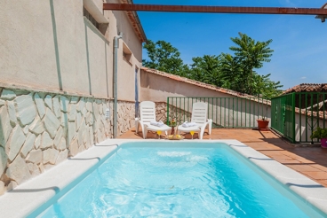 Maison de vacances avec barbecue et piscine à Santa Elena pour 8 personnes