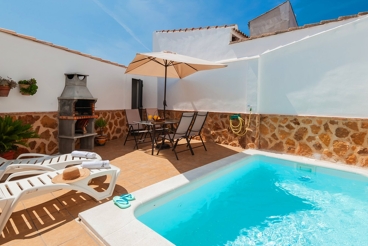 Ferienhaus mit Grill und Schwimmbad in Santa Elena