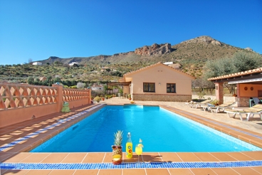 Casa Rural con piscina y sauna en Alcaucín