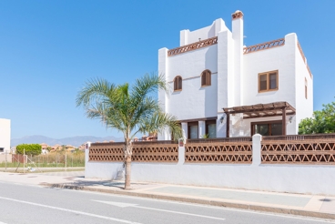 Casa rural con piscina y barbacoa en Motril