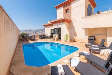 Holiday home near the beach with swimming pool in Almuñécar