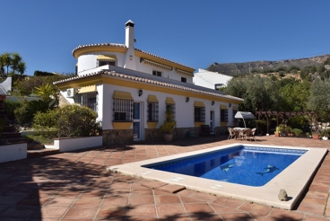 Casa Rural con piscina y jardín para 6 personas en Alcaucín