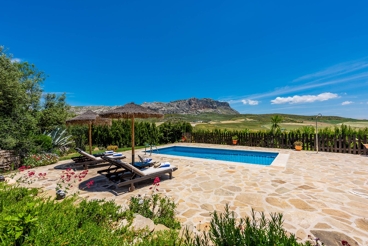 Fabelhaftes Ferienhaus mit großem privatem Pool und Garten