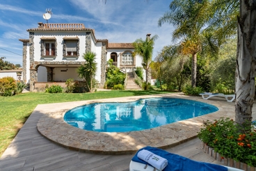 Villa met barbecue en twee privézwembaden in Alhaurín el Grande