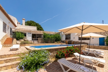 Rural complex with swimming pool and barbecue in Periana