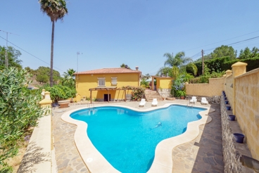 Casa rural con piscina y barbacoa en Coín