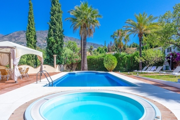 Holiday home with pool and jacuzzi in Mijas for 10 people