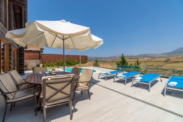 Maison de vacances en bois avec barbecue et piscine à Casabermeja pour 7 personnes