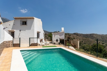 Ferienhaus mit Grill und Pool in Canillas de Aceituno für 6 Personen